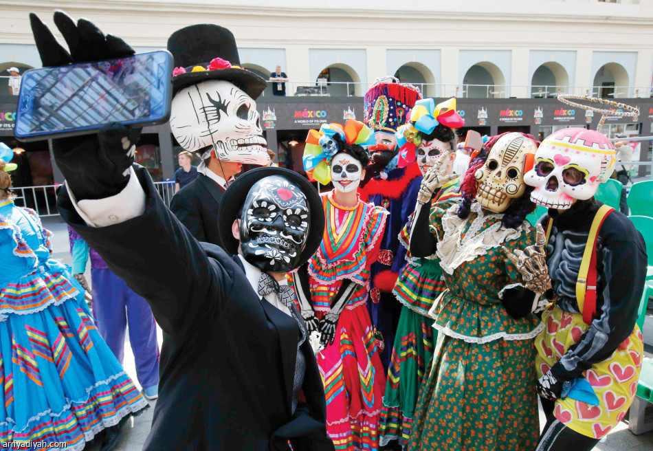 الرد سكوير 
احتفالات جماهيرية جنونية في أول توقف للمباريات