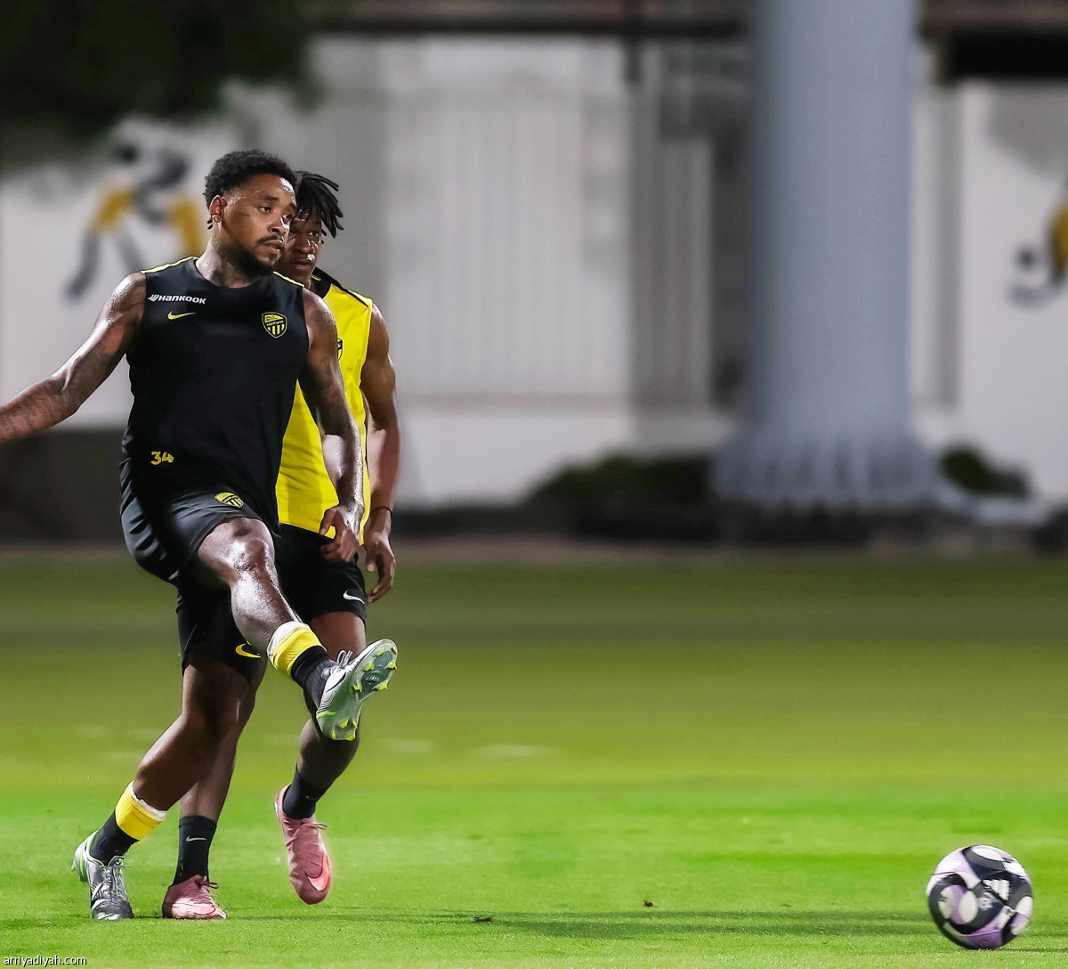 الاتحاد يناور