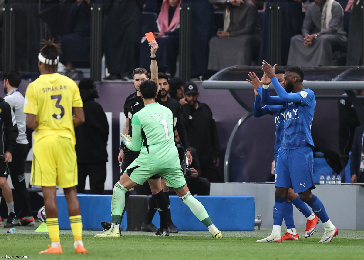 احتكاك.. طرد.. وورطة