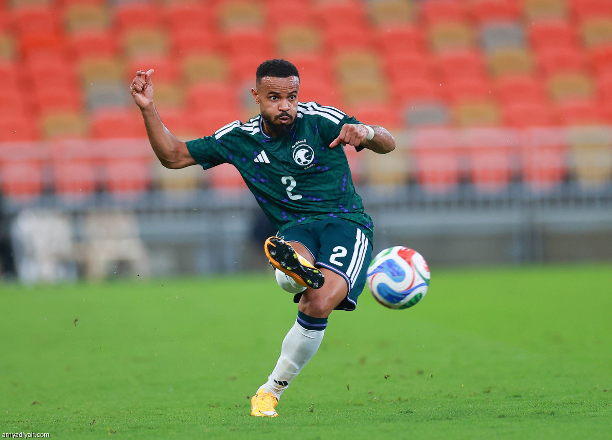 المنتخب يفوز