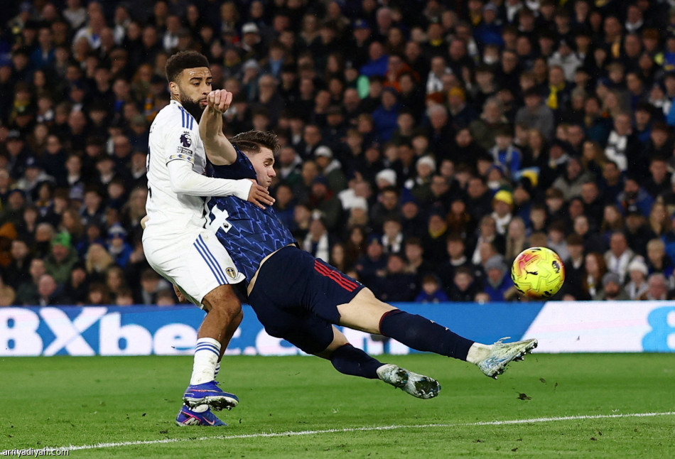 أرسنال يكتسح ليدز برباعية.. وبورنموث يعمق جراح الذئاب