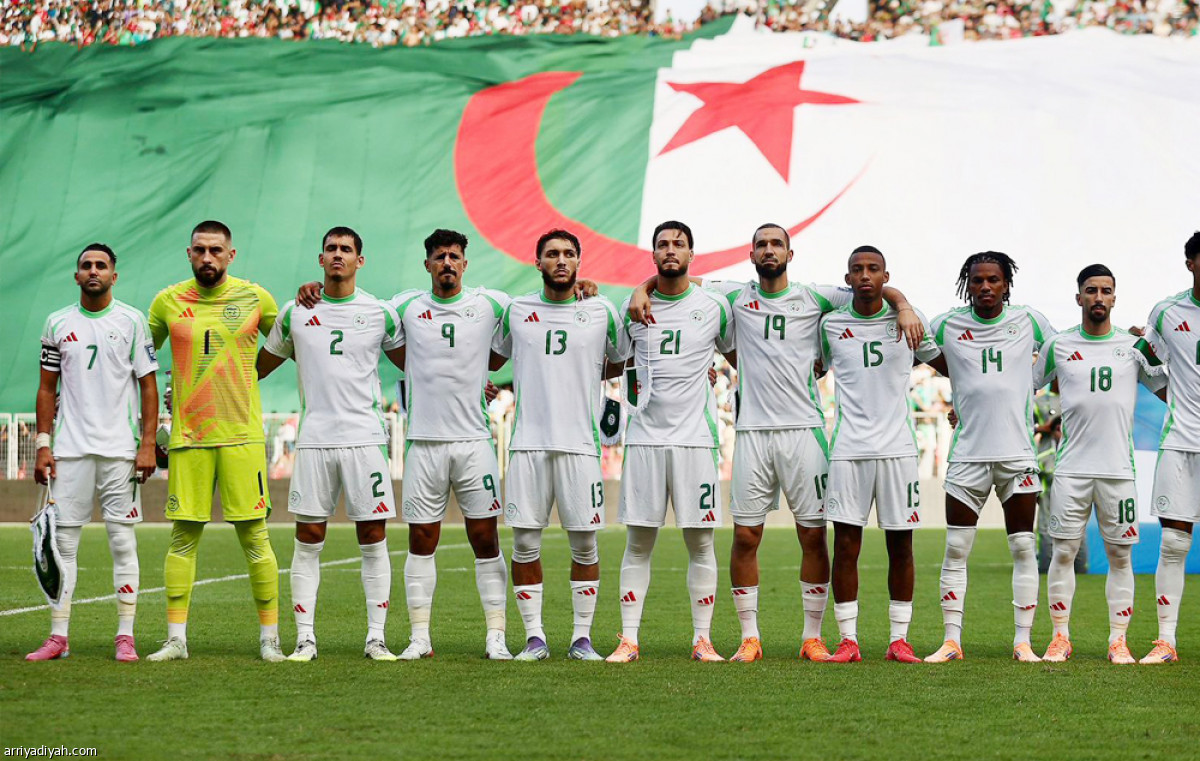 الجزائر.. حضور خامس وعمورة مفتاح المنتخب